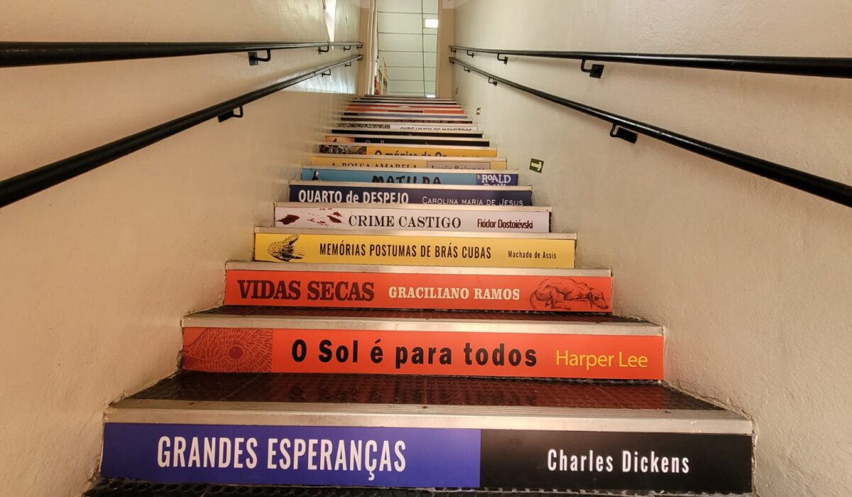 ESCADAS BIBLIOTECA